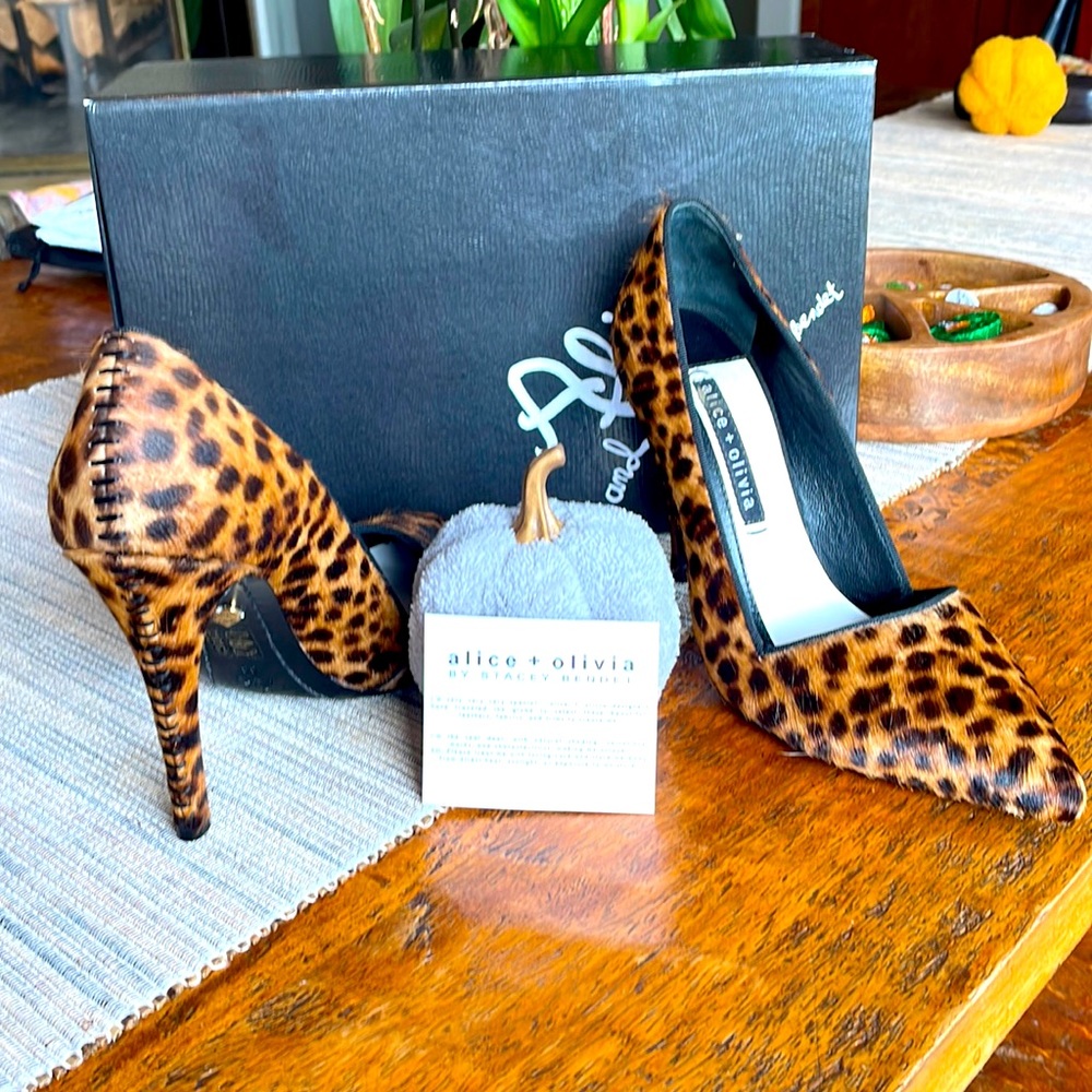 Alice and Olivia Dina Leopard Print Calf Hair Pumps